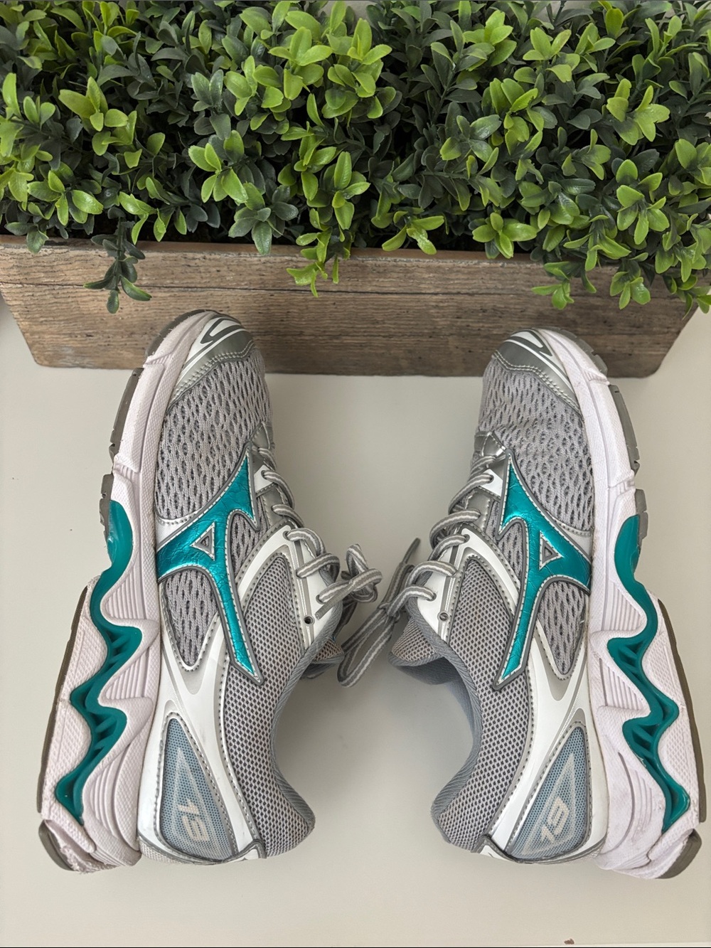 Mizuno Women's Silver and Teal Running Sneakers
